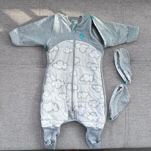 Love to Dream Gray and White Cloud Footie